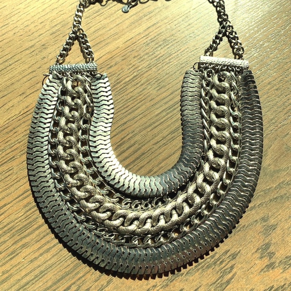 Akira Statement Necklace - Worn 1 Time!